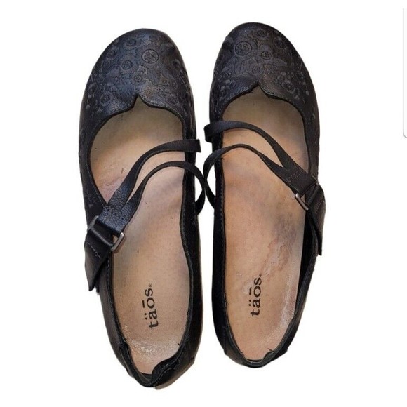 Taos Footwear Black Patterned Loafers with Strap - Picture 1 of 9